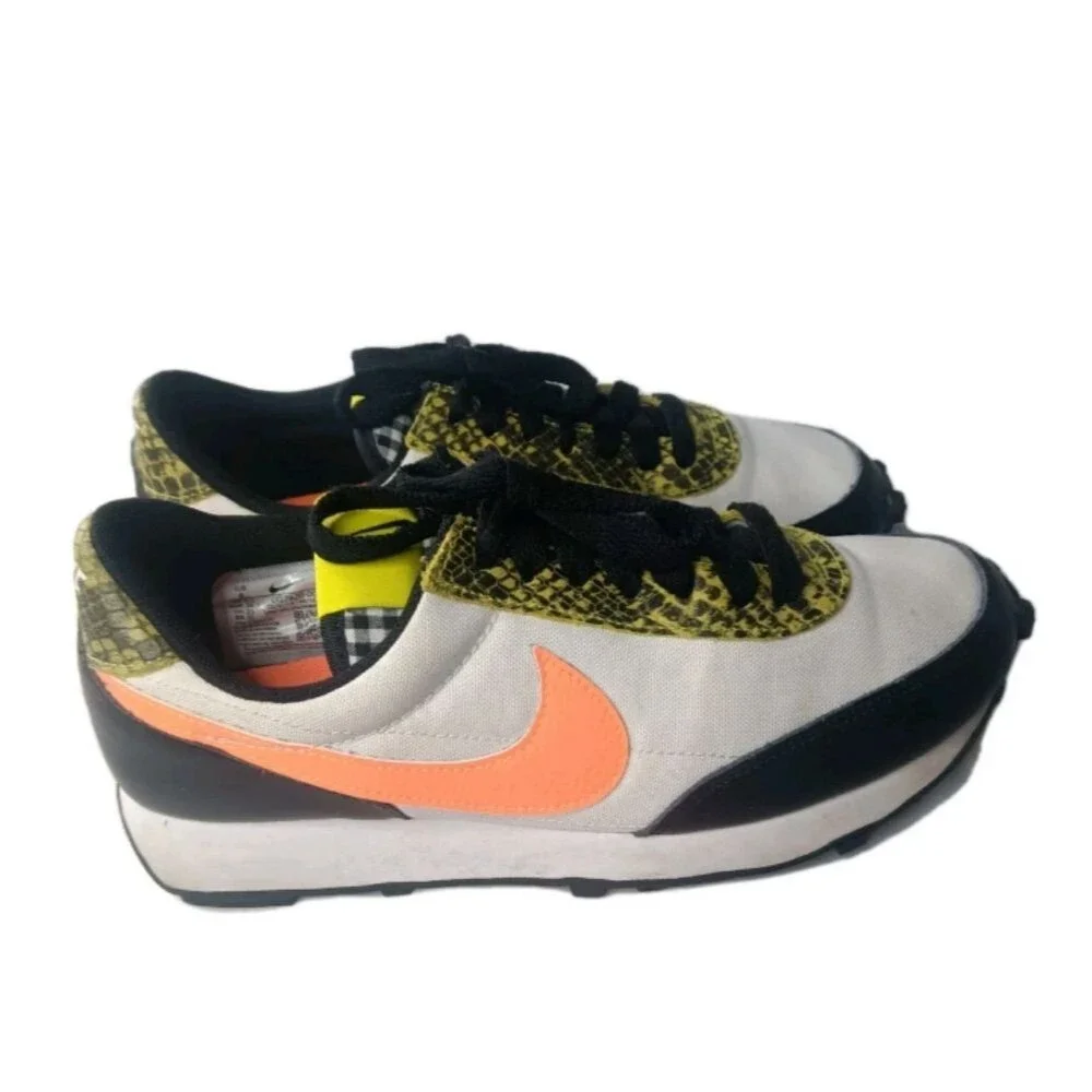 Nike Daybreak Shoes Women's Size 6 Total Orange Dynamic Yellow - Picture 1 of 8